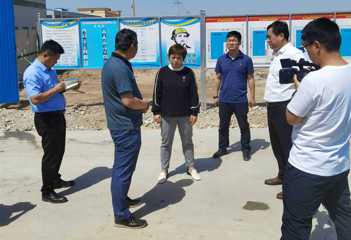 河北鹽山住建局領(lǐng)導(dǎo)對于公司新工廠建設(shè)給予相關(guān)指導(dǎo)